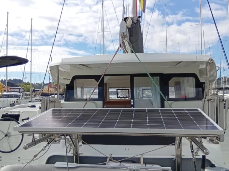 Louez un Excess Excess 11 à Gouviá