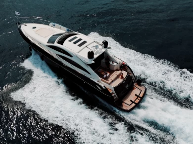 Noleggio Yacht di lusso Sunseeker con patente nautica