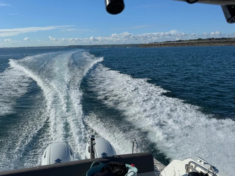 Location à Saint-Quay-Portrieux - Jeanneau Cap Camarat 9.0 CC sur SamBoat