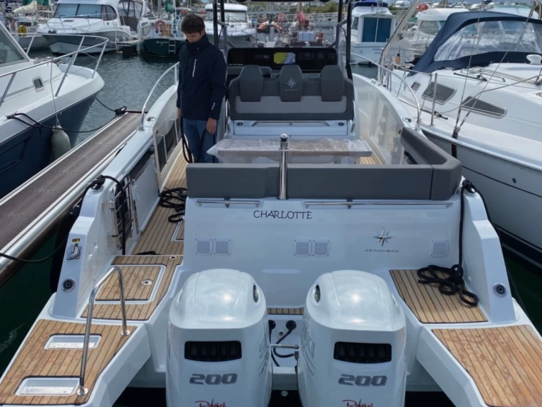 Louez un Jeanneau Cap Camarat 9.0 CC à Saint-Quay-Portrieux