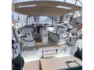 Rent a Bénéteau Oceanis 37.1 Lefkáda