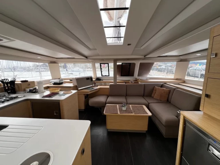 Location bateau Fountaine Pajot Astrea 42 à Lefkáda sur Samboat