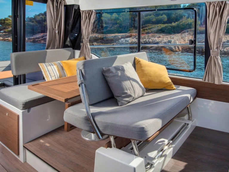 Bateau à moteur à louer à Phường Hiệp Bình Phước au meilleur prix