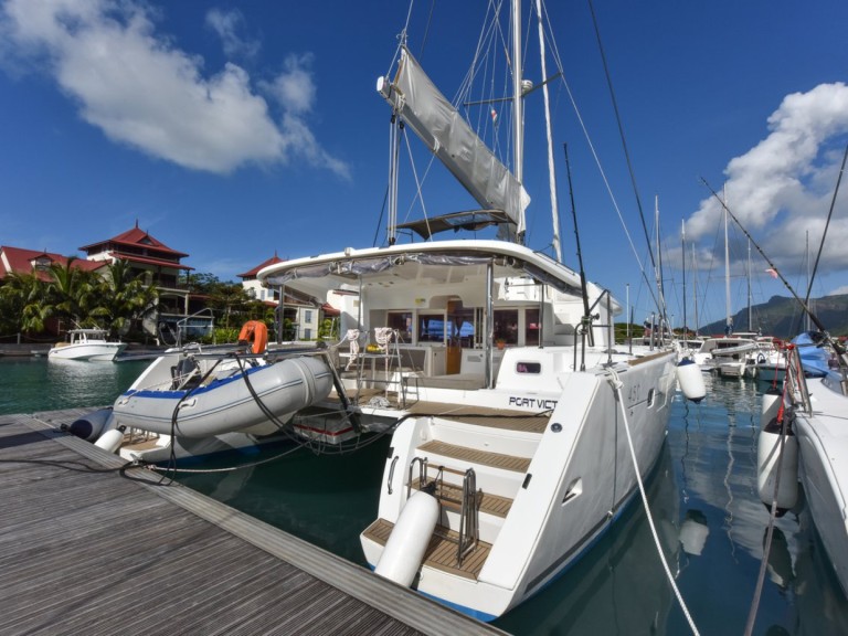 Catamaran à louer à Mai Khao au meilleur prix