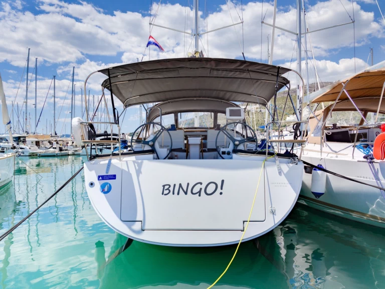 Louez un Elan Impression 50 à Seget Donji