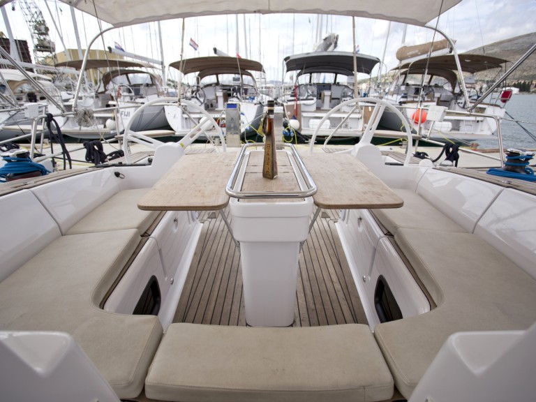 Louer Voilier avec ou sans skipper Elan à Trogir