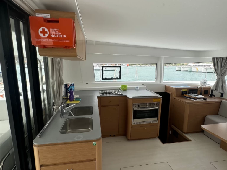 Catamaran à louer à Seget Donji au meilleur prix