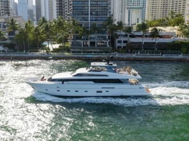 San Lorenzo San Lorenzo 92 charter bareboat eller skeppad i Miami Beach