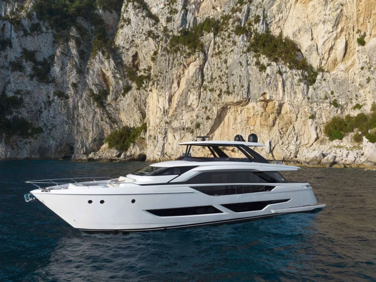 Location Yacht Ferretti avec permis