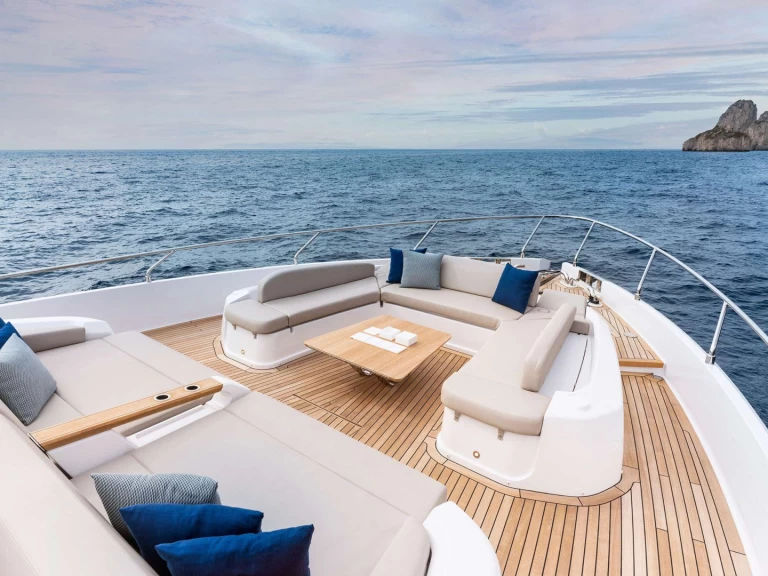 Location Yacht Ferretti avec permis