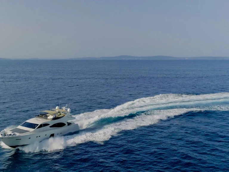 Location Yacht Ferretti avec permis