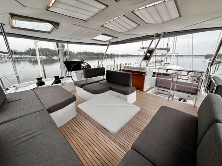 Location Yacht Fountaine Pajot avec permis