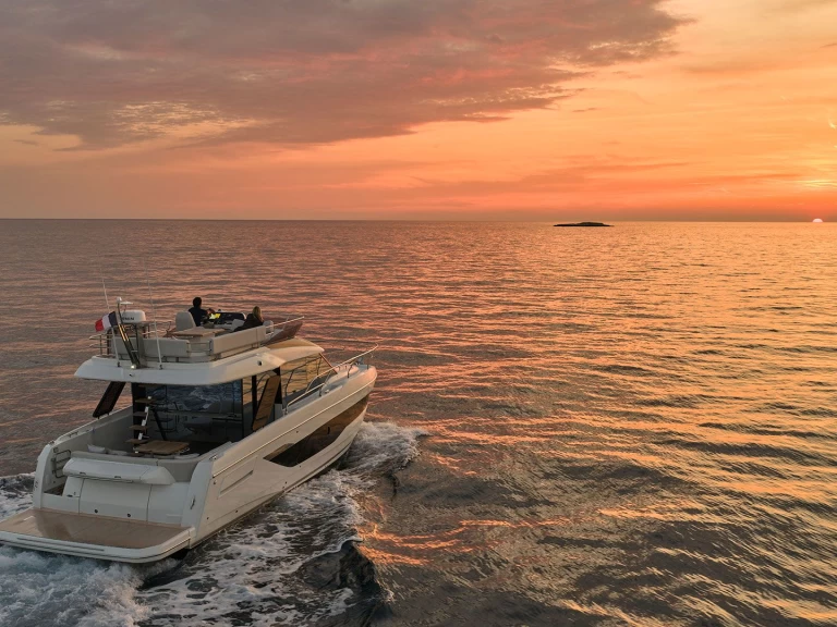 Location Yacht Prestige Yachts avec permis