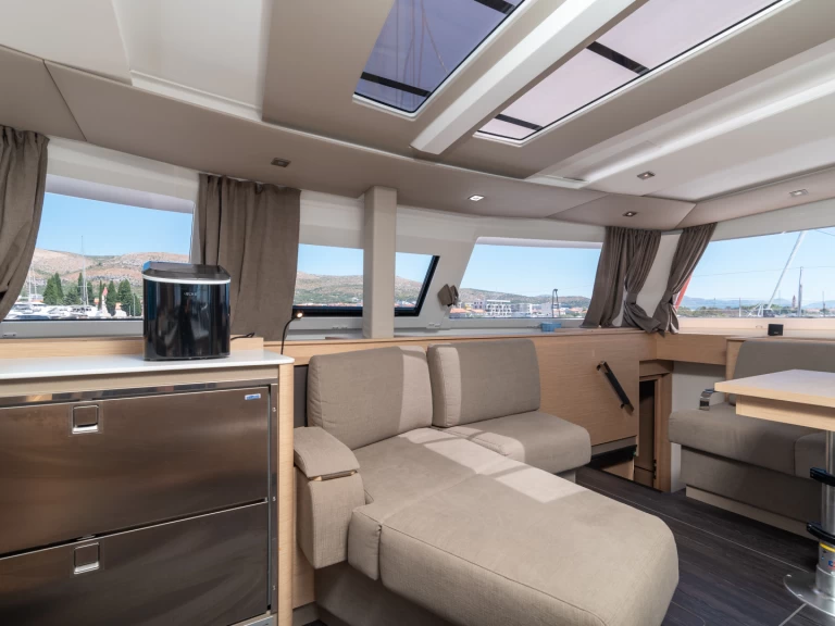 Catamaran à louer à Seget Donji au meilleur prix