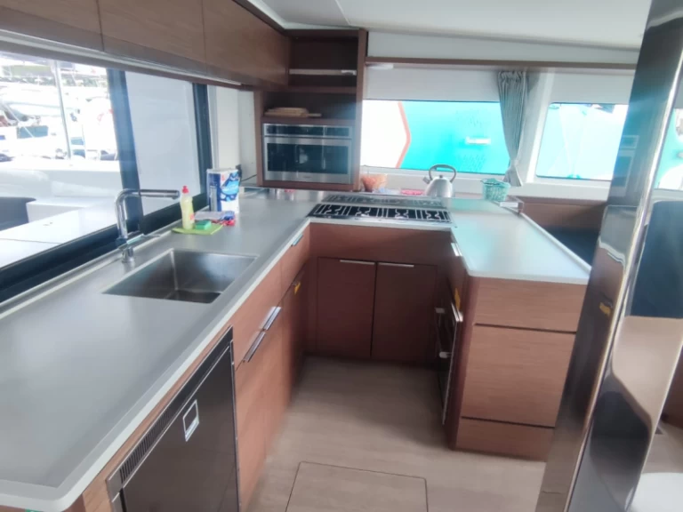 Location bateau Trogir pas cher Lagoon 46