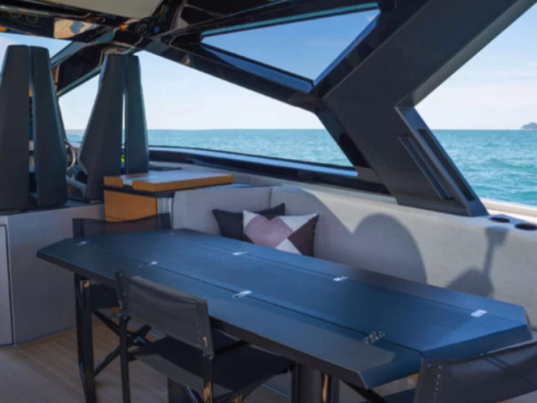 Location Bateau à moteur WALLY YACHTS avec permis