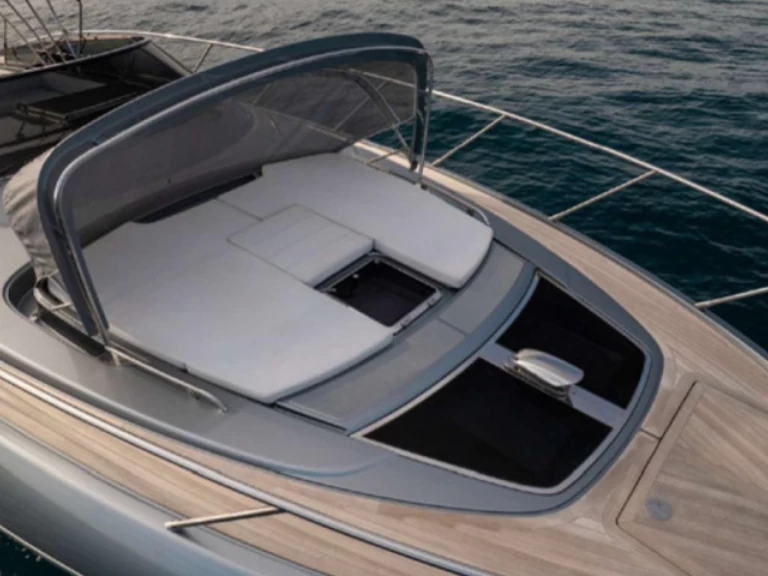 Louer Bateau à moteur avec ou sans skipper Riva à Portofino