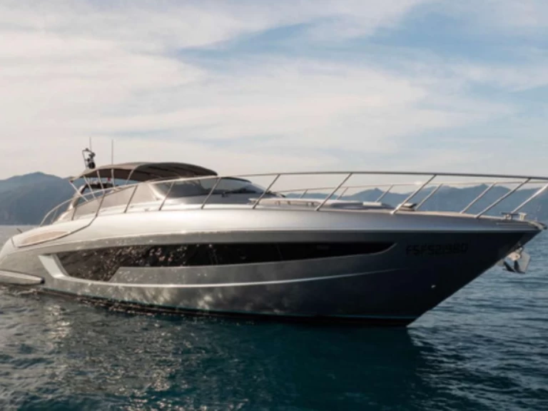 Location Bateau à moteur Riva avec permis