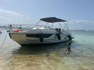 Rent a Bénéteau Flyer 7.7 SPACEdeck Pointe-à-Pitre