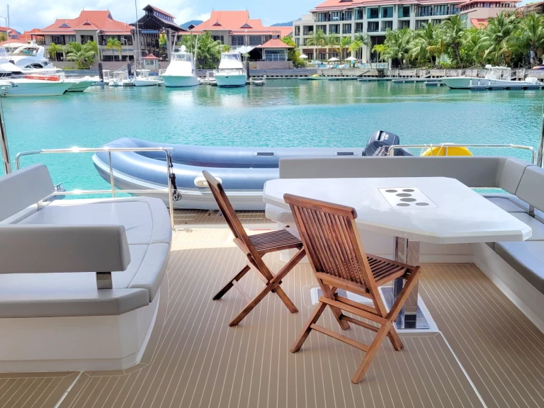 Louer Bateau à moteur avec ou sans skipper Leopard à Eden Island