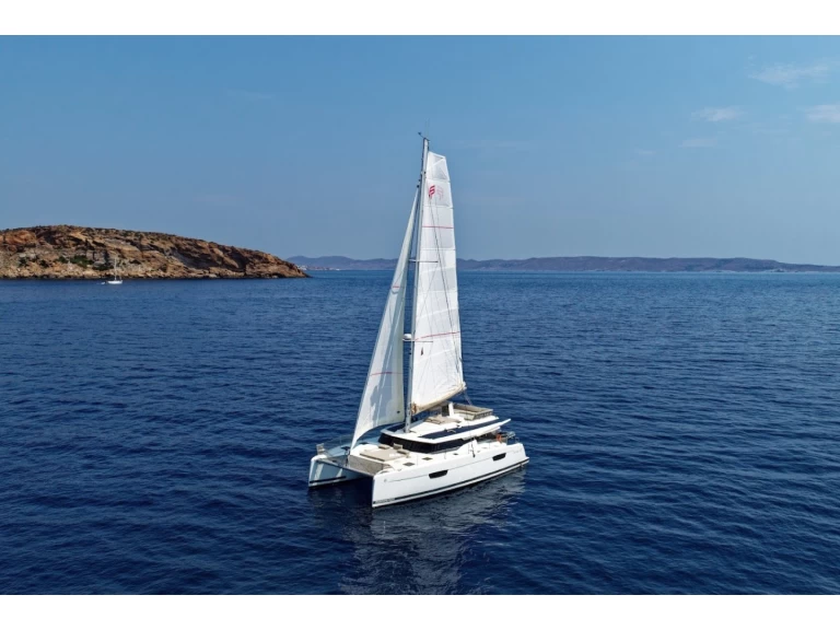 Catamaran à louer à Lávrio au meilleur prix