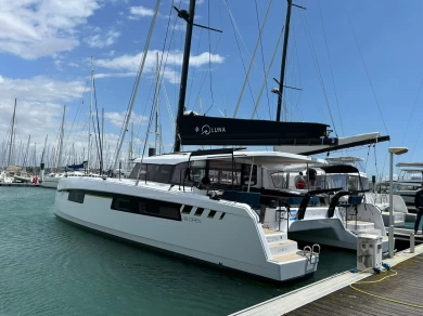 Catamarán para alquilar Lávrio al mejor precio