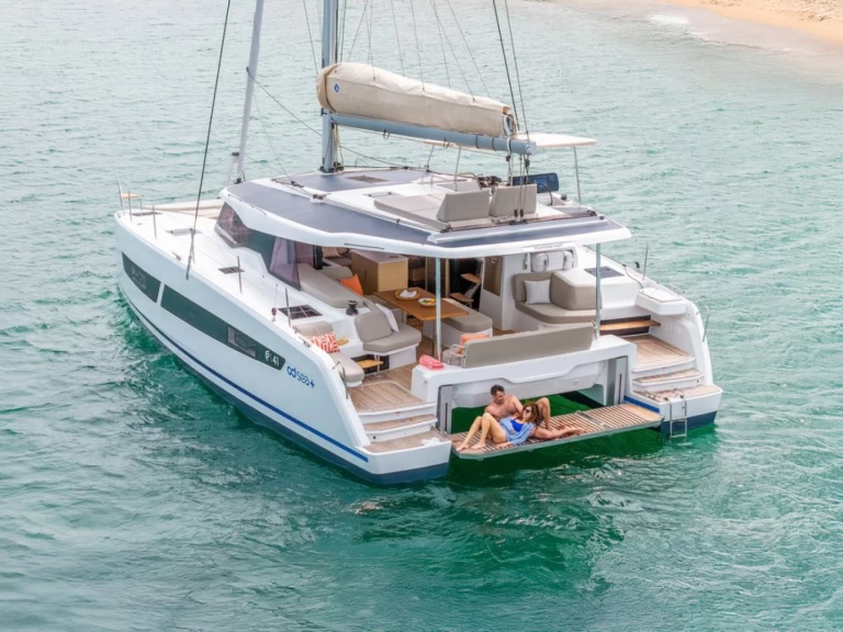 Location bateau Saint-Raphaël pas cher Fountaine Pajot FP 41 Quatuor 3
