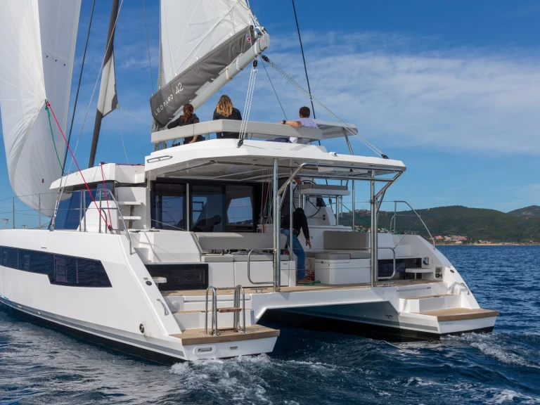 Louer Catamaran avec ou sans skipper Leopard Catamarans / Robertson & Caine à Saint-Raphaël