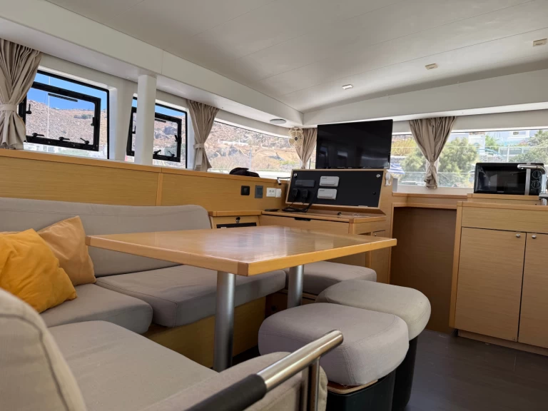 Louer Catamaran avec ou sans skipper Lagoon à Toúrlos