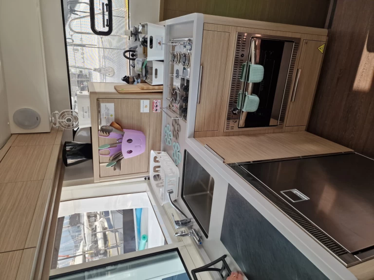 Catamaran à louer à Álimos au meilleur prix