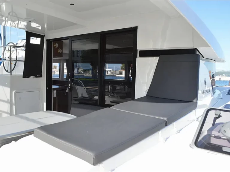 Location bateau Lávrio pas cher Lagoon 42