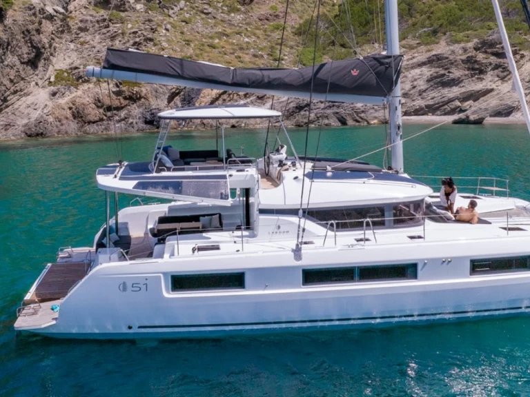 Louer Catamaran avec ou sans skipper Lagoon à Álimos