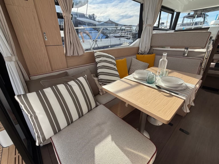 Location Bateau à moteur à Split - Bénéteau Swift Trawler 37 Fly