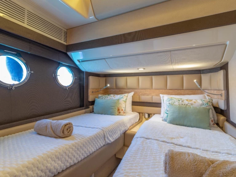 Location Yacht Azimut avec permis