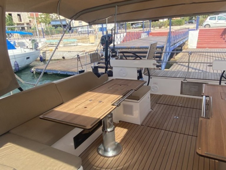 Location à Álimos - Bavaria Bavaria C57 Style sur SamBoat