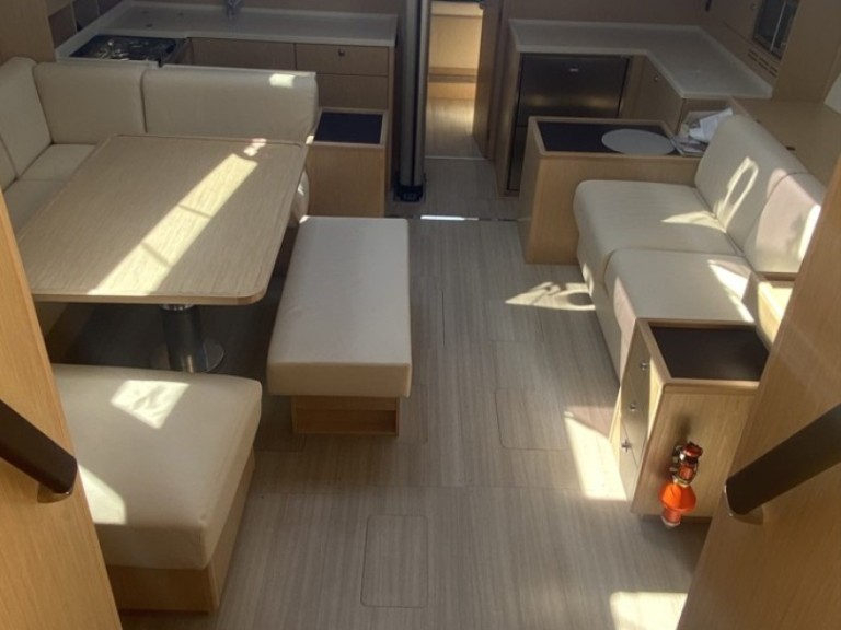 Louez un Bavaria Bavaria C57 Style à Álimos