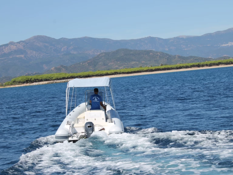 Louer Semi-rigide avec ou sans skipper Gommonautica à Arbatax