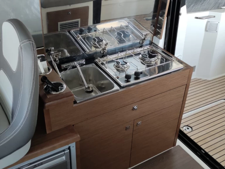 Jeanneau Merry Fisher 895 a louer à Bacoli