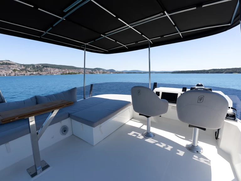 Location Bateau à moteur Fountaine Pajot avec permis
