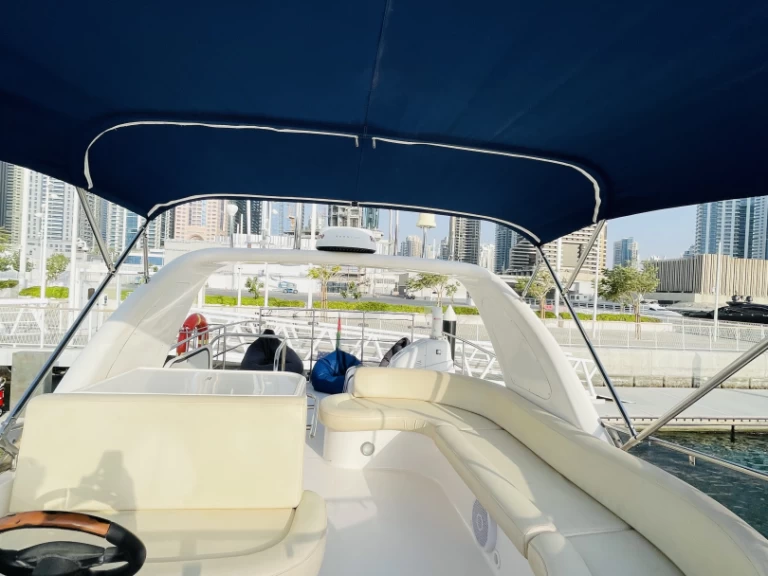Location bateau Dubai Marina pas cher MAJESTY 50