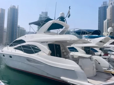Location Yacht à Dubai Marina - Majesty Yachts 50