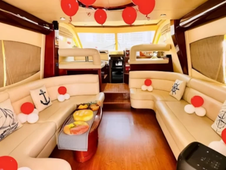 Location bateau Majesty Yachts 50 à Dubai Marina sur Samboat