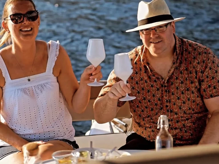 Location Bateau à moteur à Letojanni - LIVER CABIN 36