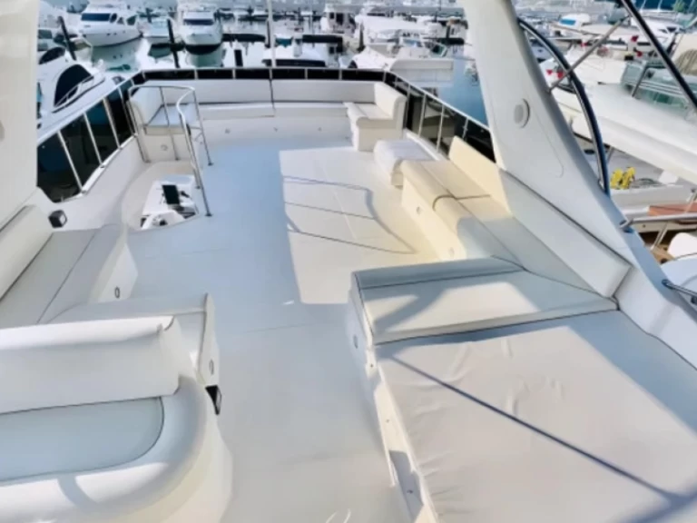 Location à Dubai Marina - Majesty Yachts 70 sur SamBoat