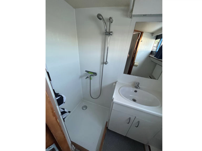 Louez un De Drait Safari Houseboat 1050 à Drachten