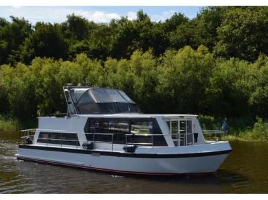 Charter a De Drait Safari Houseboat 1050 in Drachten on Samboat