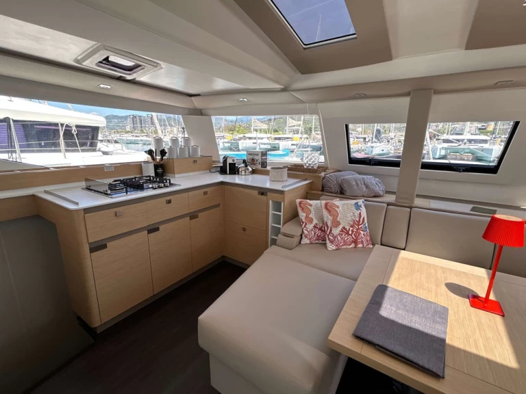 Location Catamaran à Salerne - Fountaine Pajot Elba 45