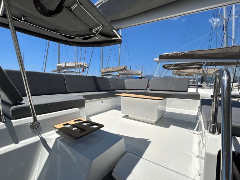 Louer Catamaran avec ou sans skipper Fountaine Pajot à Salerne