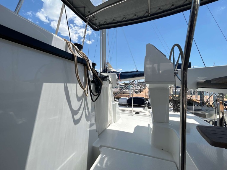 Location Catamaran à Salerne - Fountaine Pajot Astrea 42