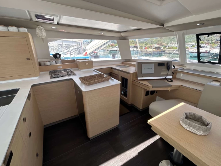 Location à Salerne - Fountaine Pajot Astrea 42 sur SamBoat